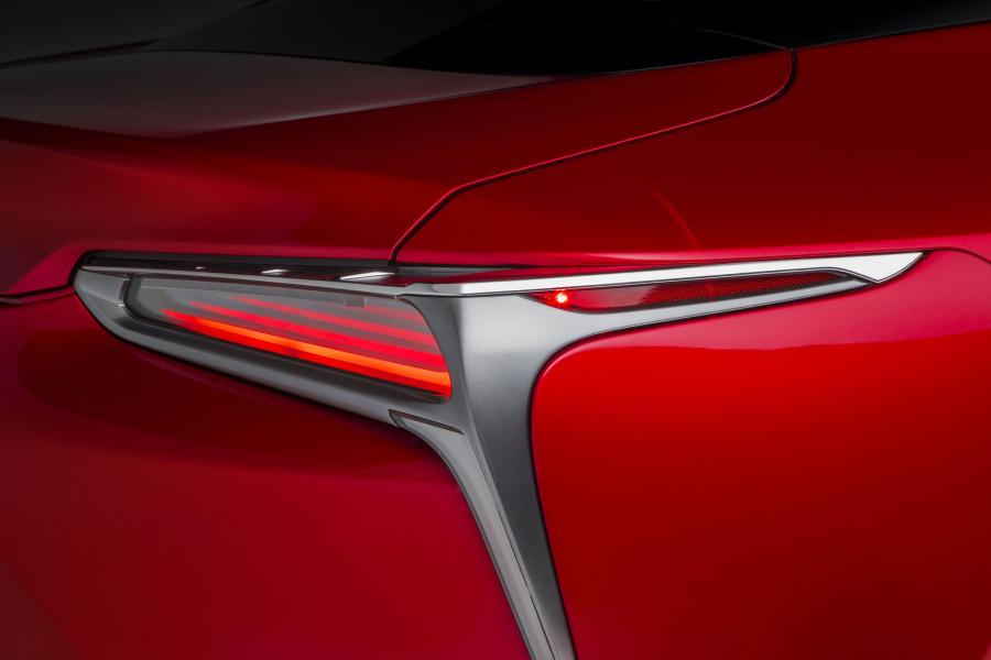 Детали экстерьера Lexus LC500 2016 года  (фото 46 из 74)